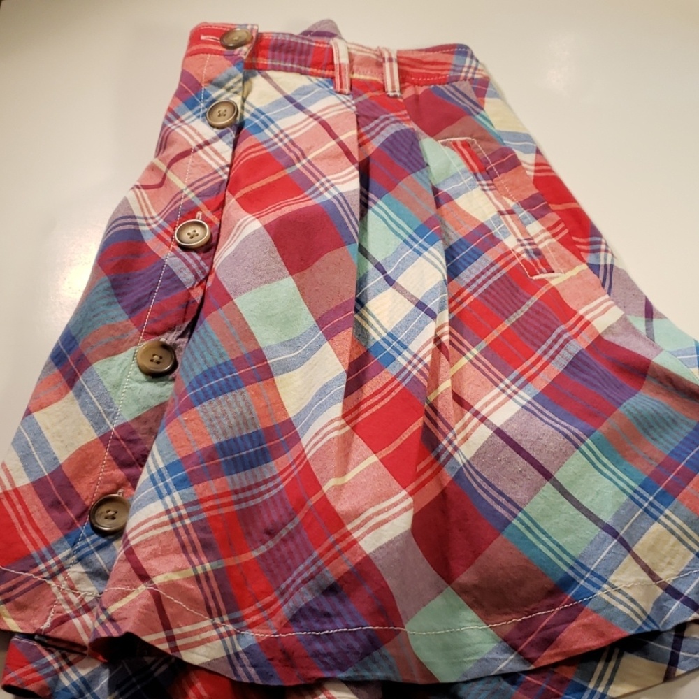 Plaid Center button skirt with pockets. B47 - Picture 5 of 6